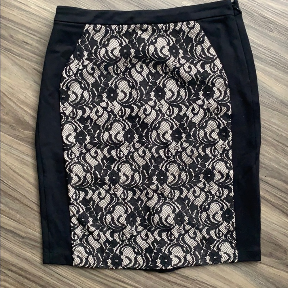 The limited lace pencil skirt